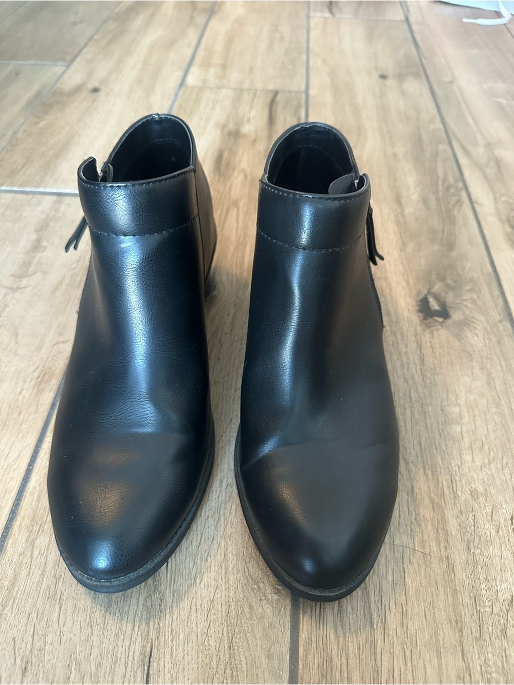 Time and Tru Black Leather Ankle Booties with Side Zip